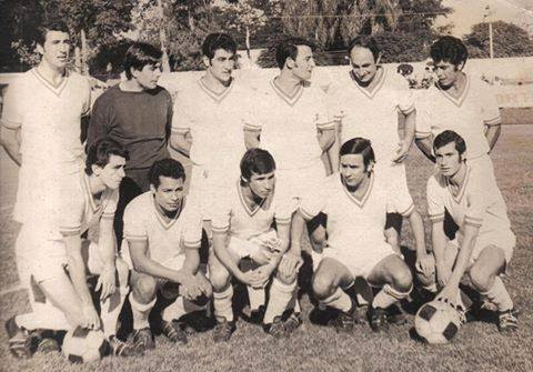 Paysandú campeón del Interior por primera vez en su historia, aparecen en este registro parados: Héctor Migliónico, Arturo Silva, José M. Lanterna, Héctor Lancieri, Luis Patritti e Ismael Fernández. Hincados: Jorge Navadían, Luis Collares, Omar Rey, Schubert Ferreira y Jorge Arcel. (Foto y datos página Fútbol Sanducero).