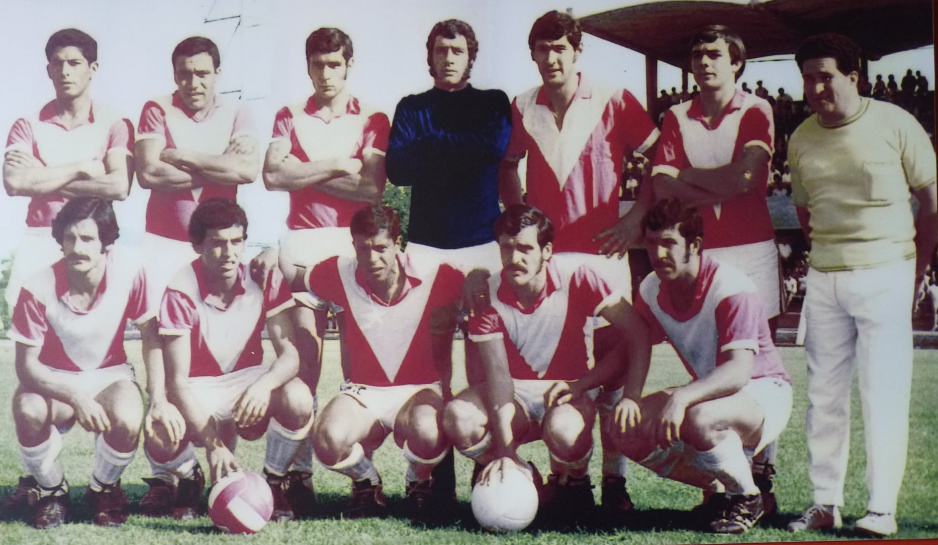 Tacuarembó ganaba por quinta vez la Copa del Interior, en este registro están parados: Walter Pereira, Dardo López, Jorge De Freitas, Carlos Correa, Luis Frugoni, Anastacio Malaquín y Alcides Fernández (Kinesiólogo), agachados: Felipe Galarraga, Jorge Luis Rodríguez, Ruben Suárez, Gualberto Leites y Juan José Amatrain. (Foto: Colección Pública).