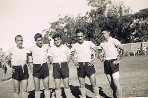 Cinco exponentes de aquel equipo celeste: Álvez, Nino González, Valdemir Villizio, Servando González y Florencio Longeau. (Foto: Revista Rochense).